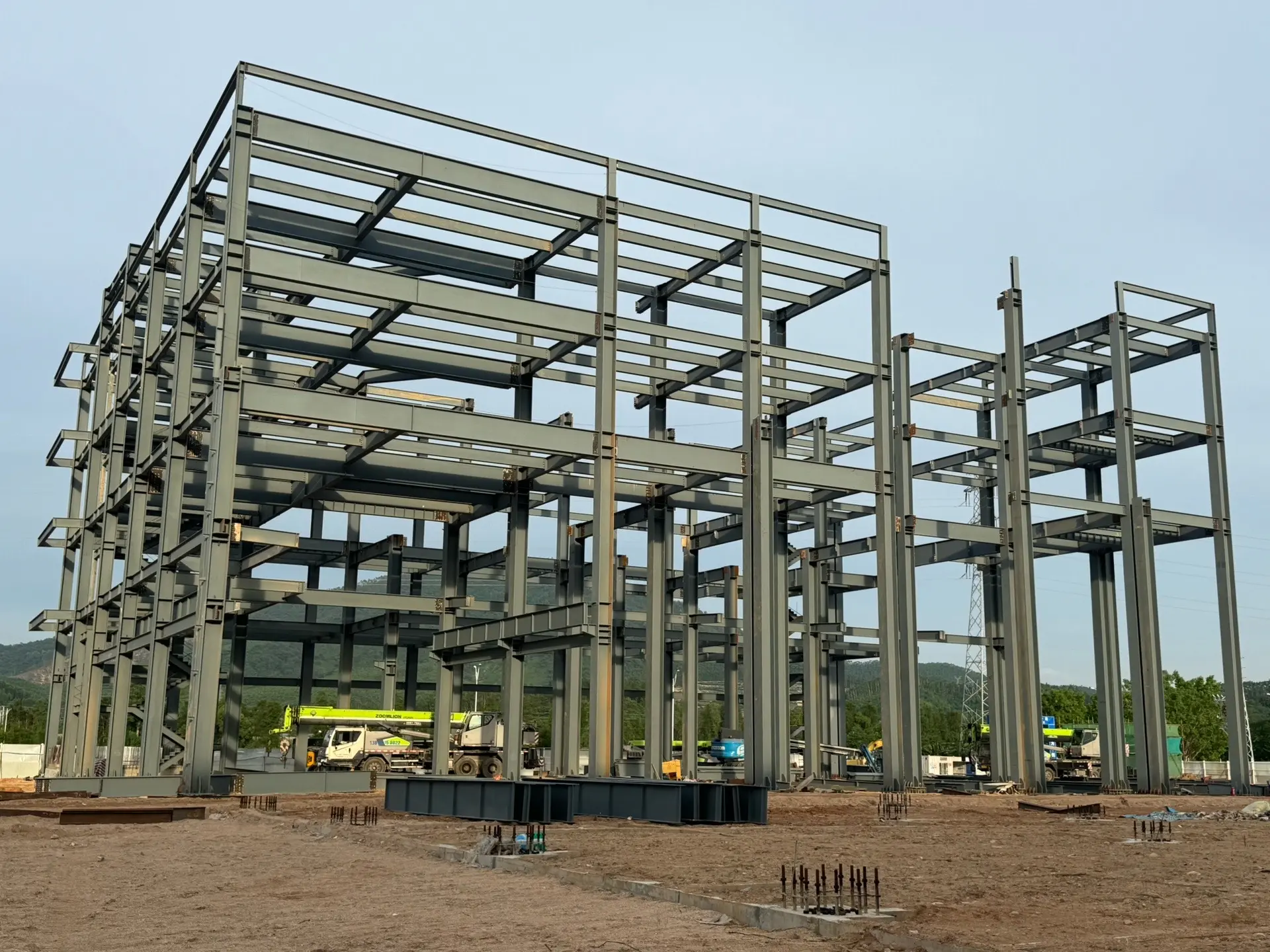 High Quality Galvanized Light Gauge Steel Frame Portal Steel Structure Villa Prefabricated Modern House Sandwich Board Panels