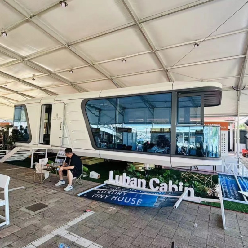 Luxury 2-Bedroom Prefab House 40ft Steel Container Expandable Mobile Module For Hotel Use Tiny Shipping House