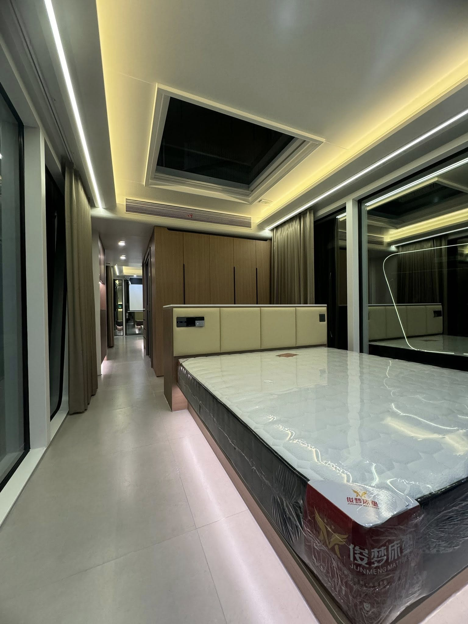 Modern Aluminum Lightweight Space Capsule Movable Prefab House with Steel Frame Luxury Tiny Container Home