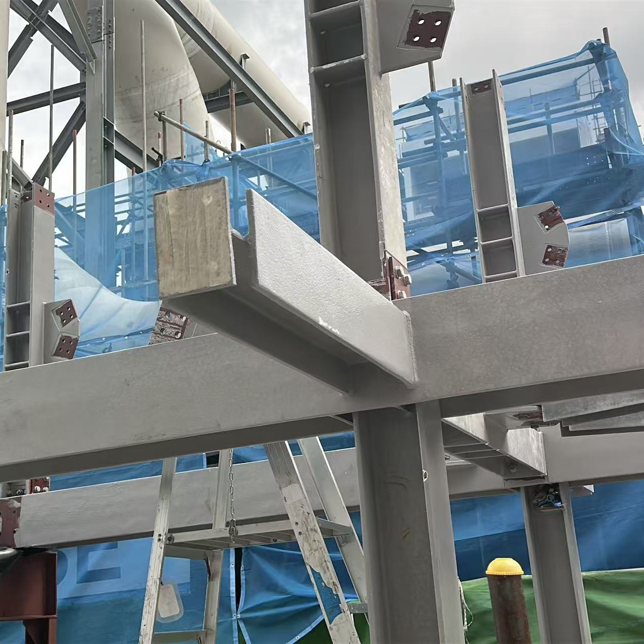High Quality Customizable Industrial Design Style Steel Structure Building Suitable for Mall and Office