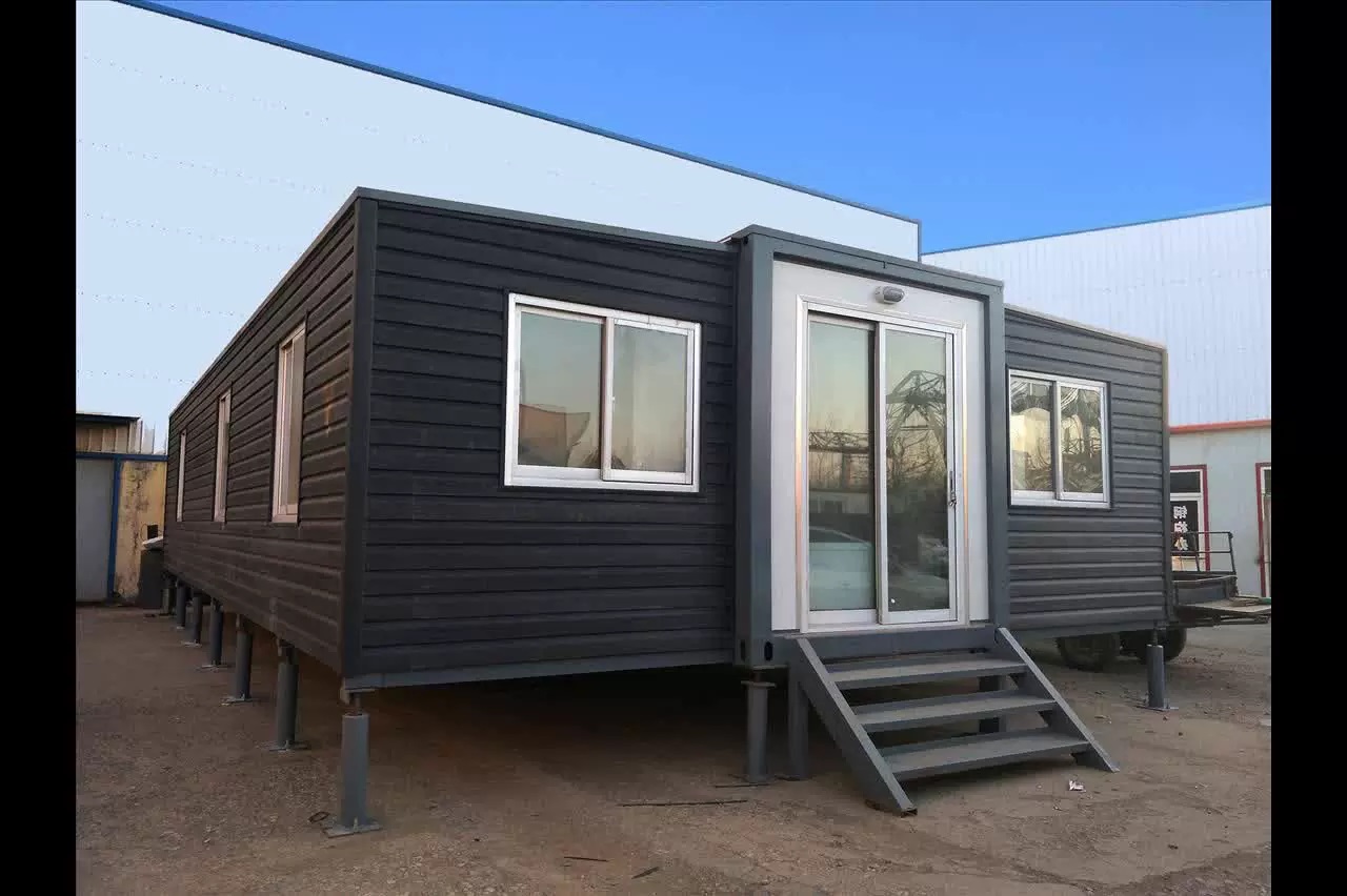 Expanding container houses