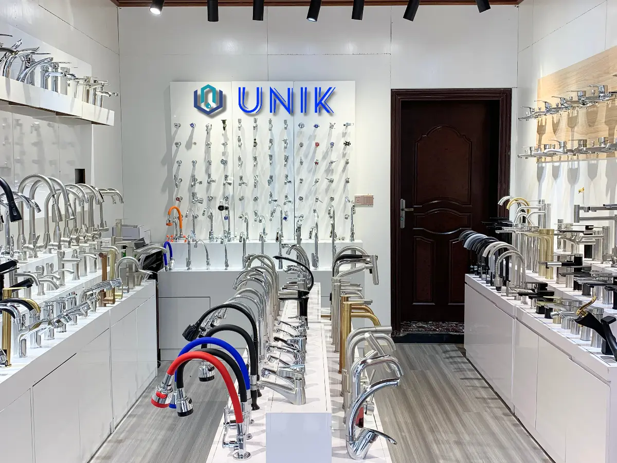 UNIK sample room display β faucet and shower product showcase