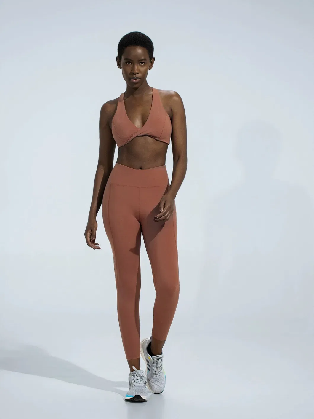 Conjunto de Roupas de Yoga para Academia, Roupa Casual, Roupa Íntima Feminina, Ajuste Justo, Secagem Rápida, Alto Suporte, Sutiã com Alças Cruzadas e Leggings de Yoga, Roupas de Esporte