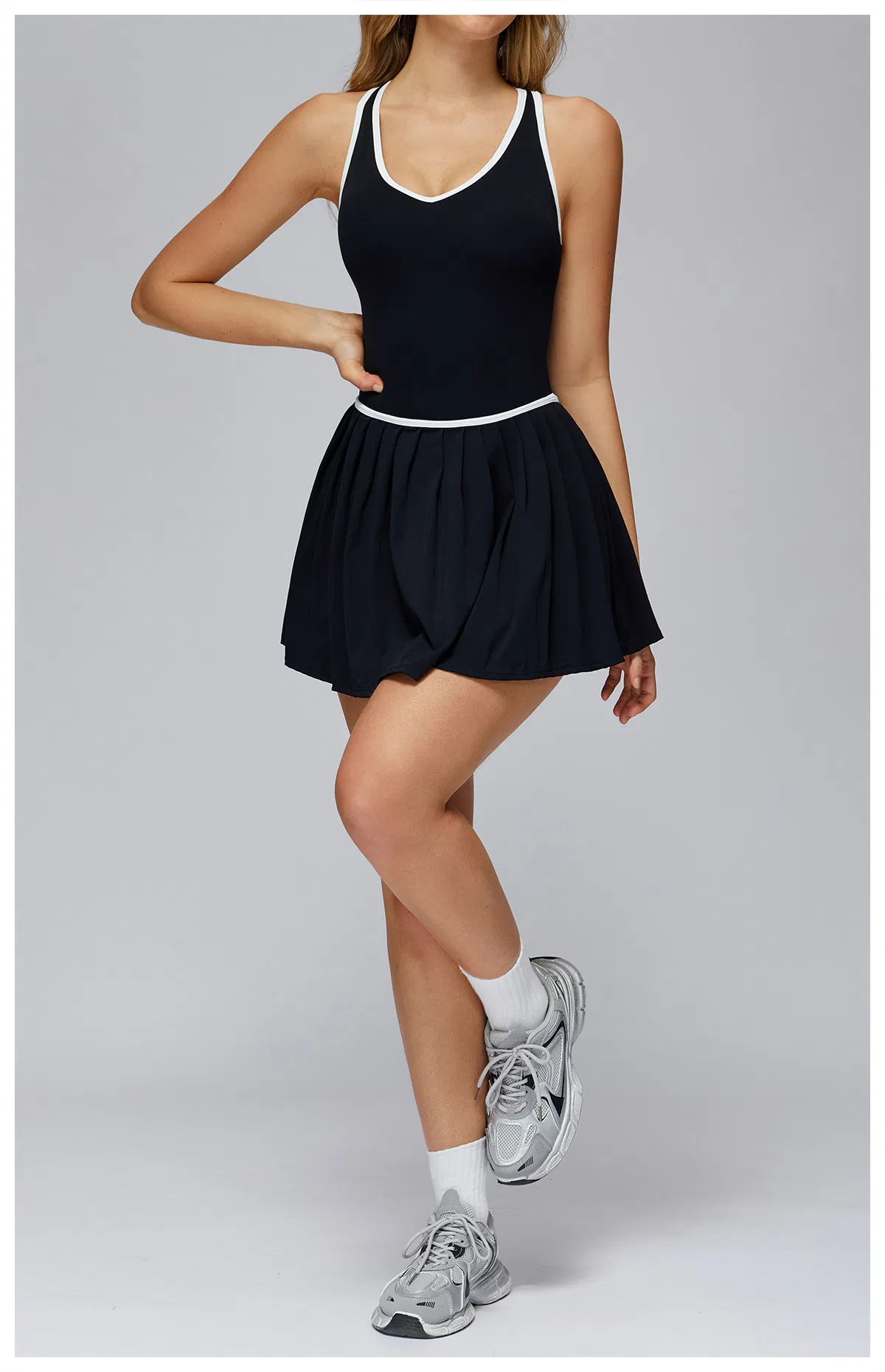 Vestido de Tênis em Duas Peças para Mulheres, Esportes ao Ar Livre, Corrida, Fitness, Saia com Shorts Embutidos, Roupas Ativas, Vestuário Personalizado por Atacado, Roupas Esportivas OEM