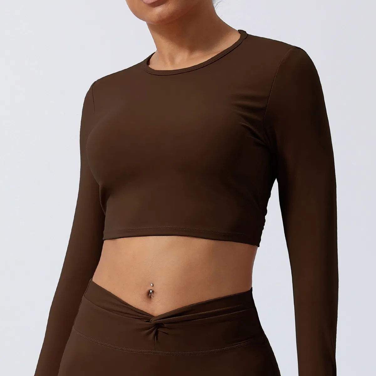 Roupas de Ciclismo de Ginástica Sexy com Corte em Diamante Oco Costas Descobertas de Atacado, Top Cropped de Manga Longa para Mulheres, Camiseta de Yoga e Corrida com Impressão de Logotipo Personalizada e Aberturas para os Dedos