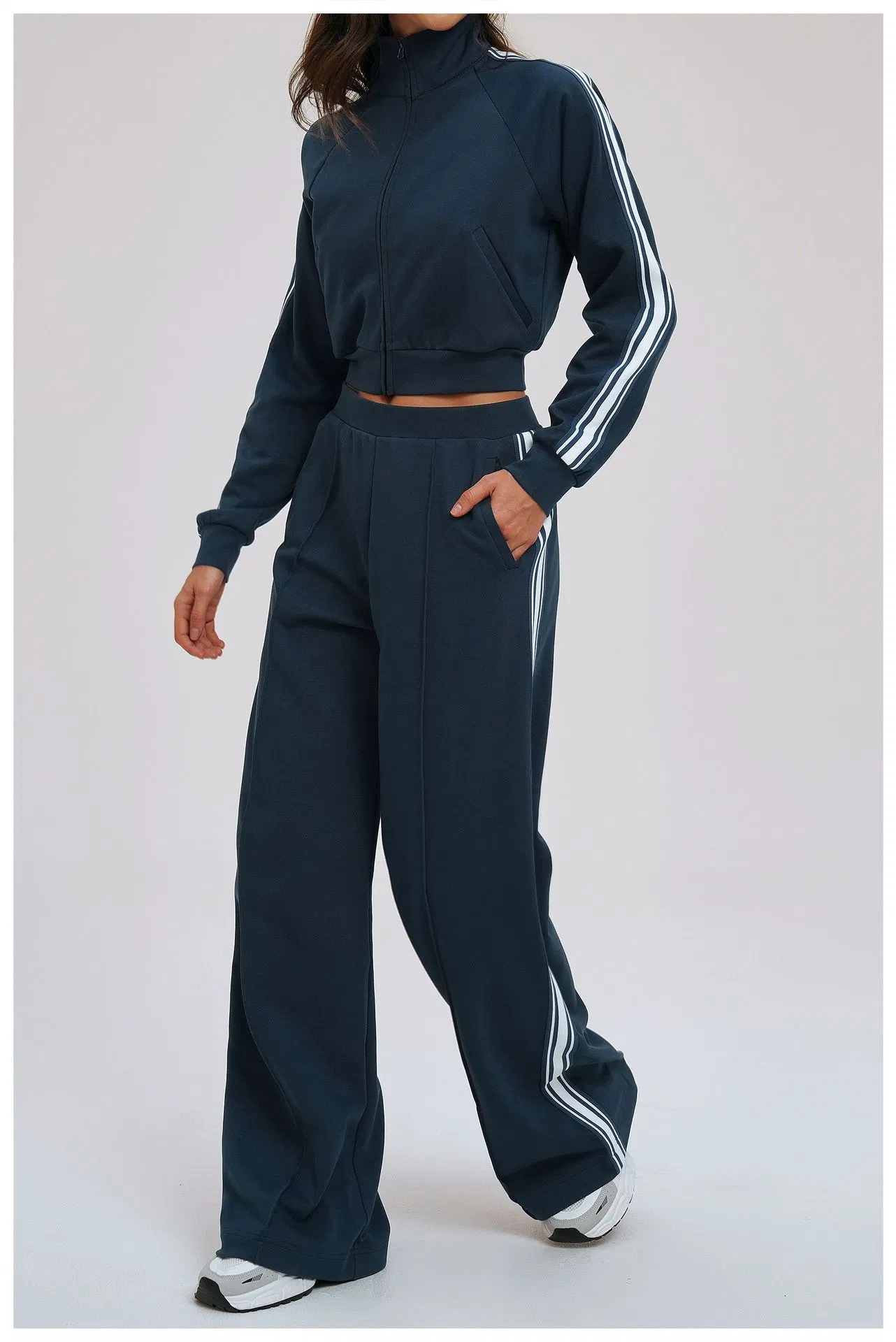 Conjunto esportivo feminino solto, casual, confortável e versátil para atividades ao ar livre