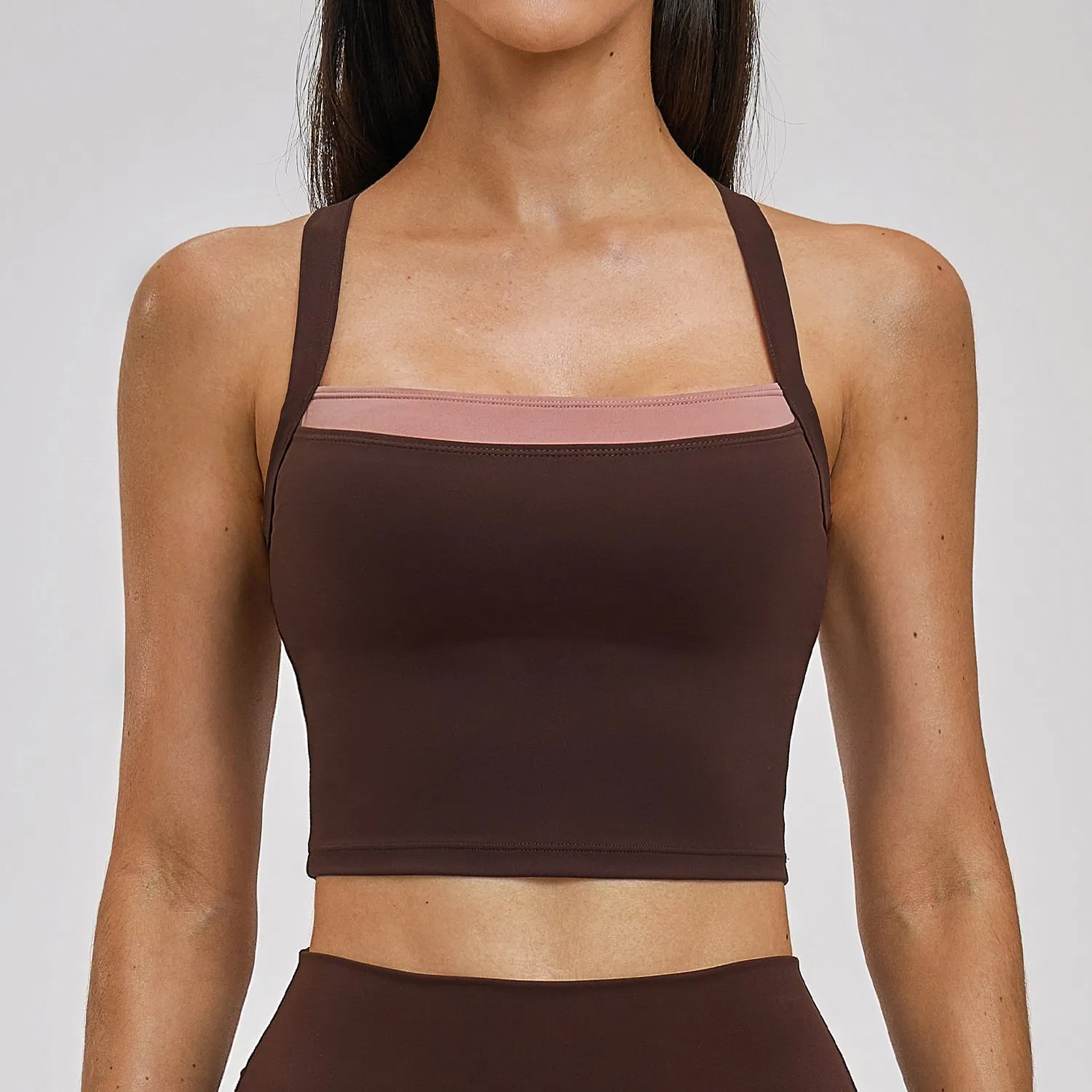 Roupas esportivas femininas, sutiã com costas cruzadas, almofadas removíveis, vestuário de fitness, atividades ao ar livre, acessível online, frete grátis