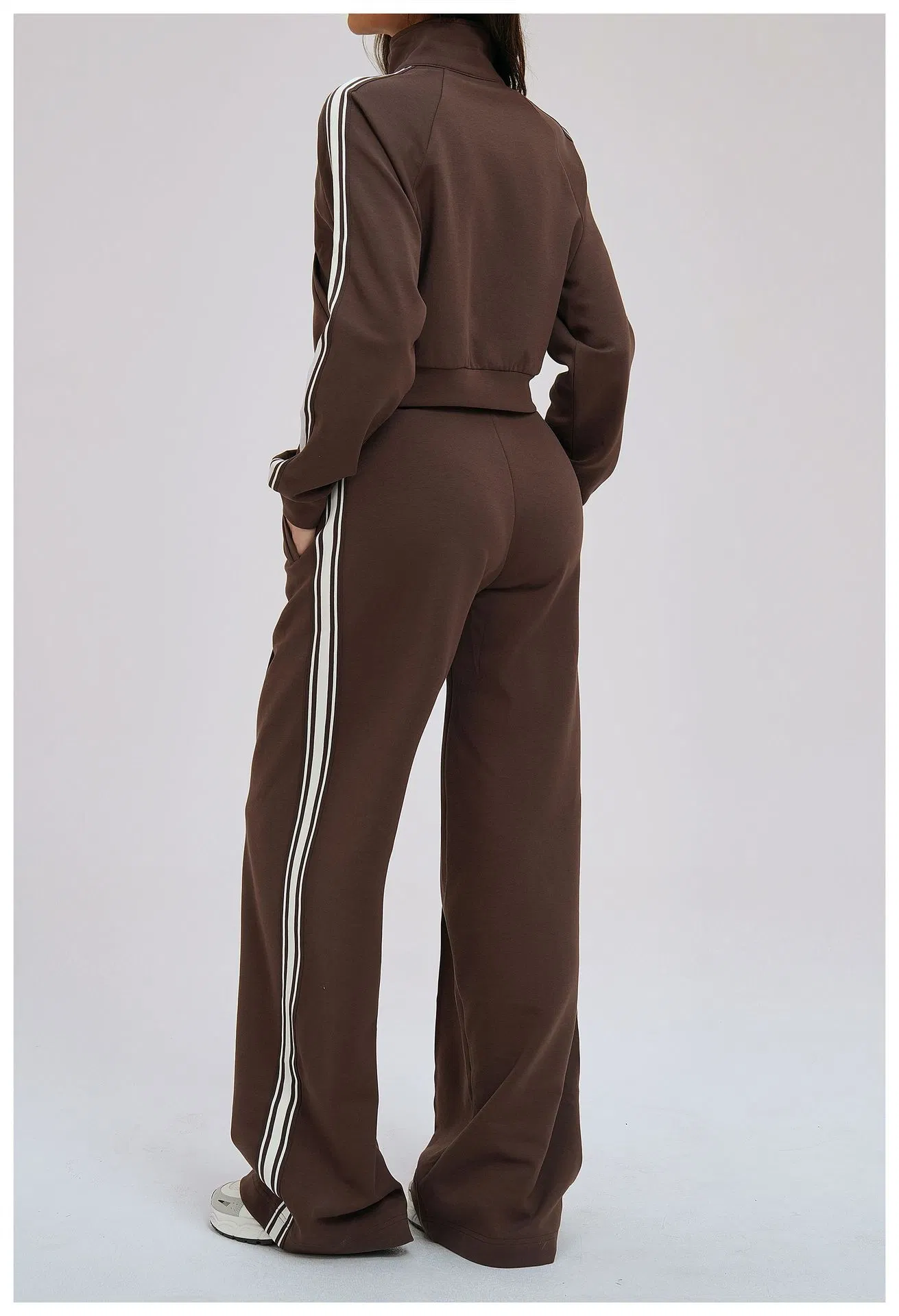 Conjunto esportivo feminino solto, casual, confortável e versátil para atividades ao ar livre