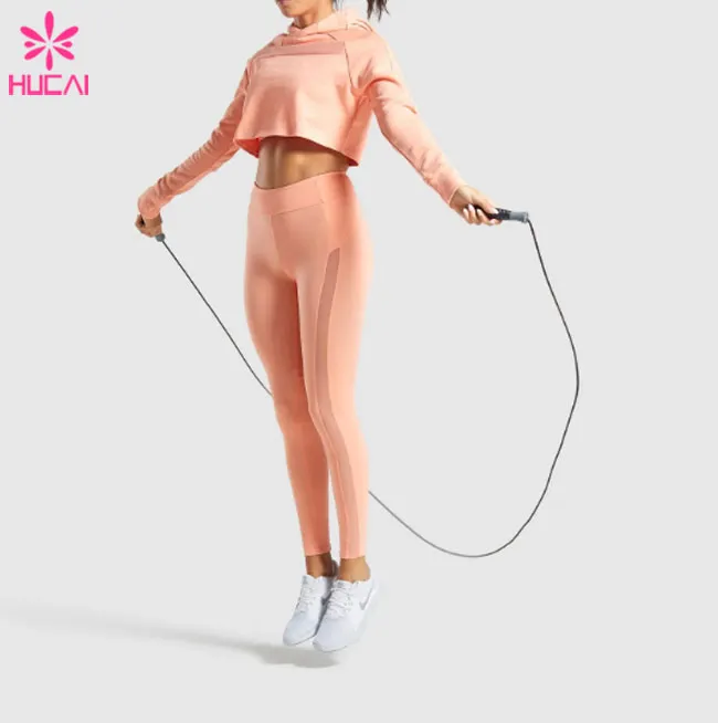 Conjunto de Ginástica Feminino com Capuz em Malha Respirável e Ajuste Slim com Detalhes em Malha