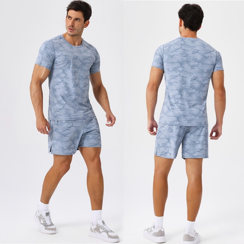 Conjunto de Verão Leve para Homens 2 Camiseta Esportiva com Padrão Camo + Shorts Atletas com Bolsos Laterais Roupa Ativa para Academia