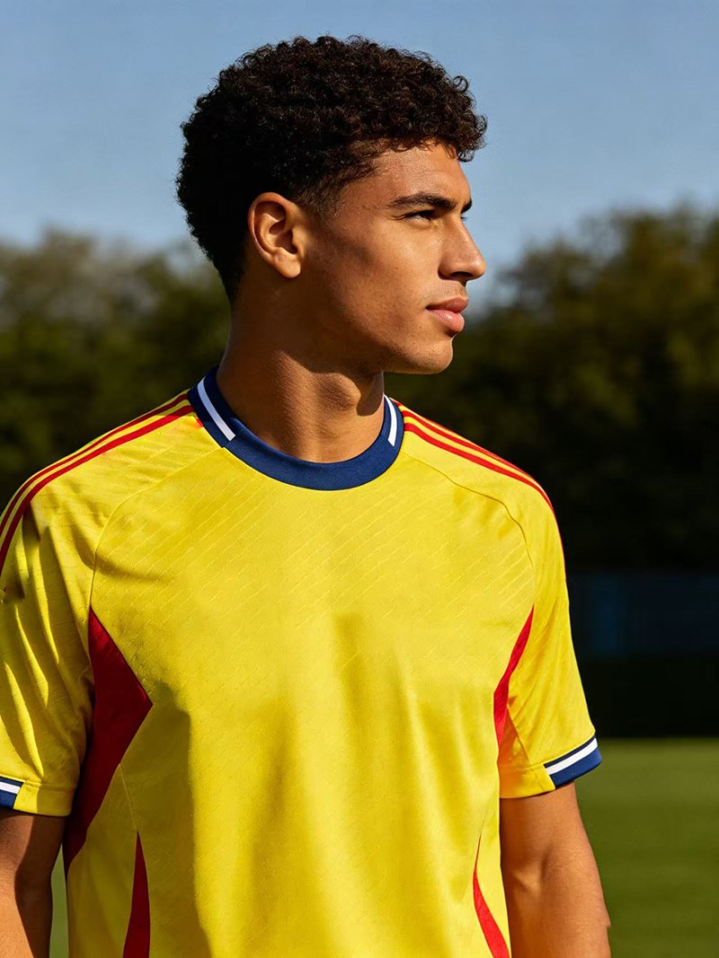 2026 Camisa de Futebol Tailândia Casa Colômbia Premium Respirável Personalizada Sublimação Roupas Esportivas Conjunto Agasalho Fabricação de Roupas Guangzhou para Homens