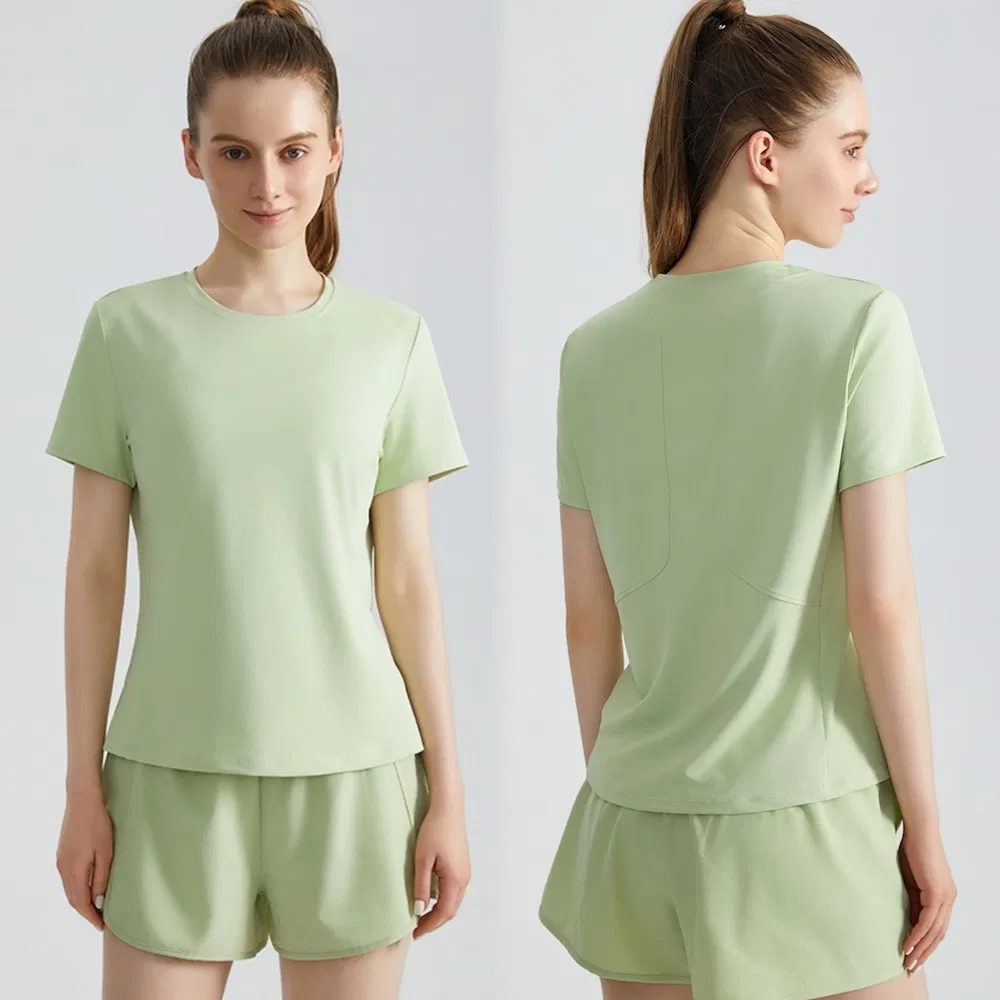 2PCS Estilo de vida e roupas esportivas acessíveis para mulheres, camiseta atlética de manga curta com gola redonda + shorts soltos para corrida, tênis, golfe e roupas de exercício