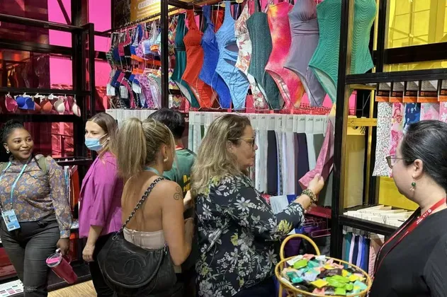 Ásia Nordeste Swimsuit Internacional Expo