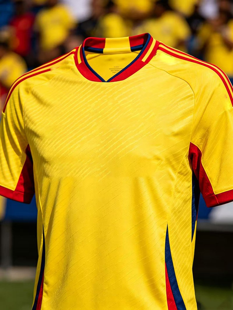2026 Camisa de Futebol Tailândia Casa Colômbia Premium Respirável Personalizada Sublimação Roupas Esportivas Conjunto Agasalho Fabricação de Roupas Guangzhou para Homens