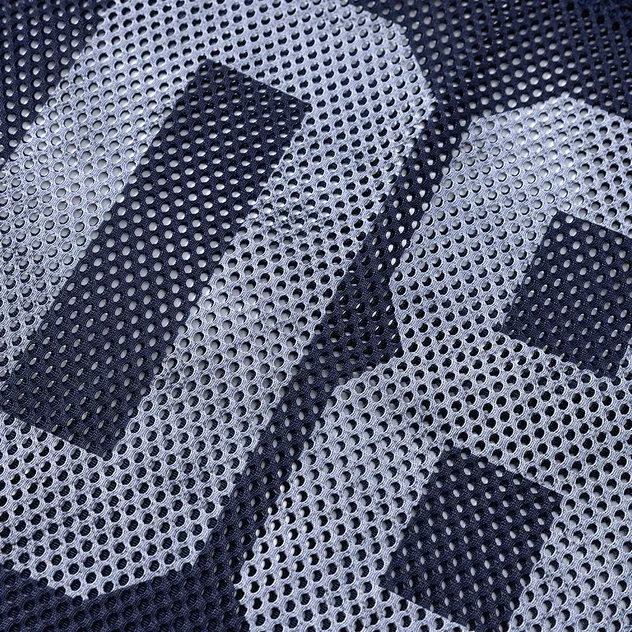 Detalhe da camiseta de futebol retro 2