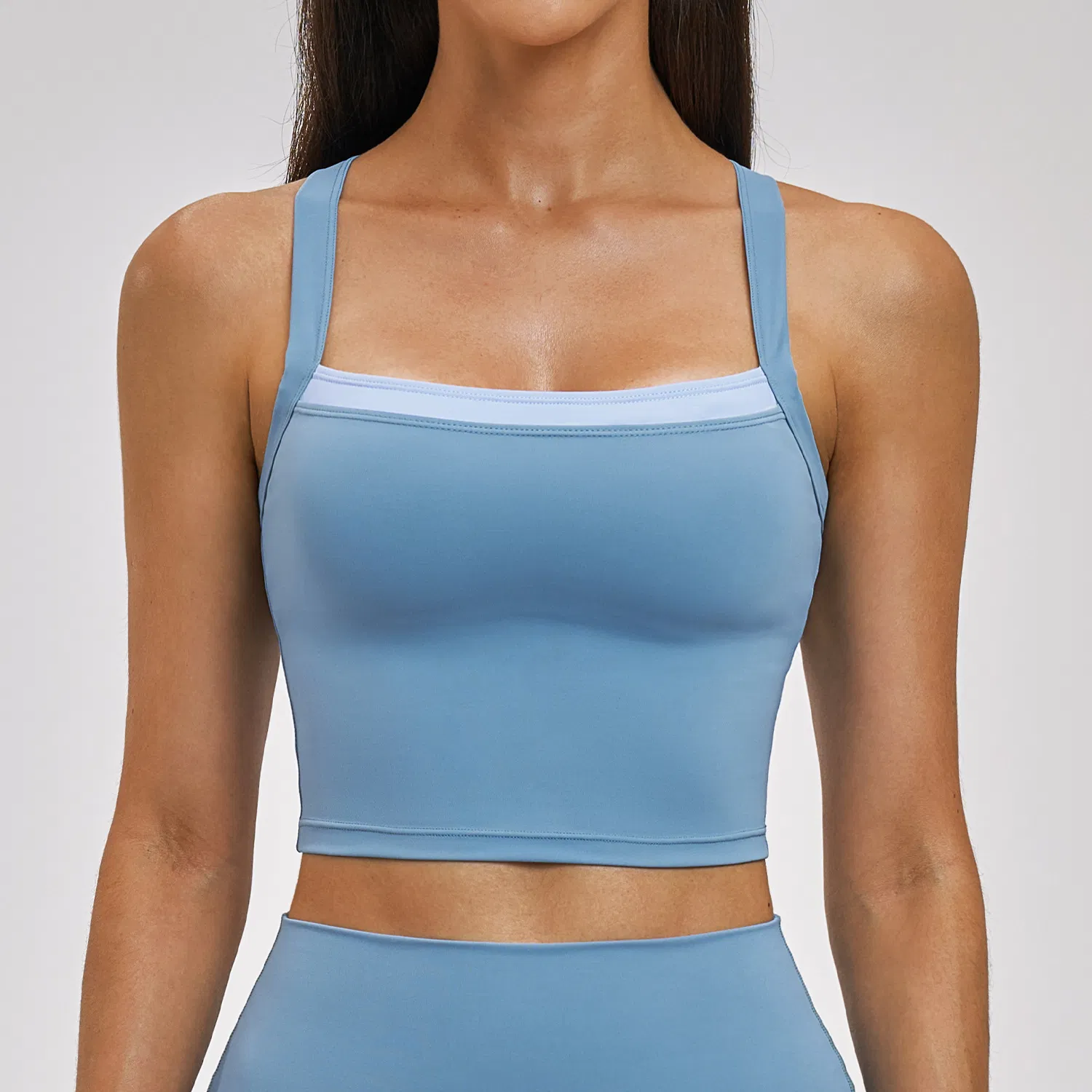 Roupas esportivas femininas, sutiã com costas cruzadas, almofadas removíveis, vestuário de fitness, atividades ao ar livre, acessível online, frete grátis
