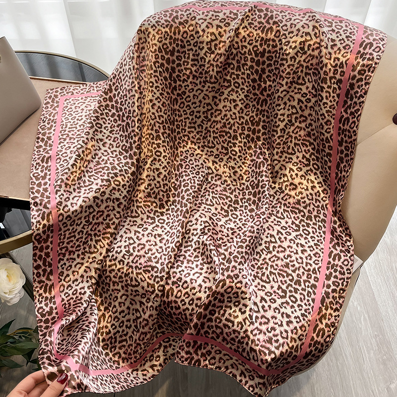 Wholesale Scarf in Printed Leopard Satin Silk Polyester 90x90 Custom Scarf 90x 90 Heauty Headwrap for Africa