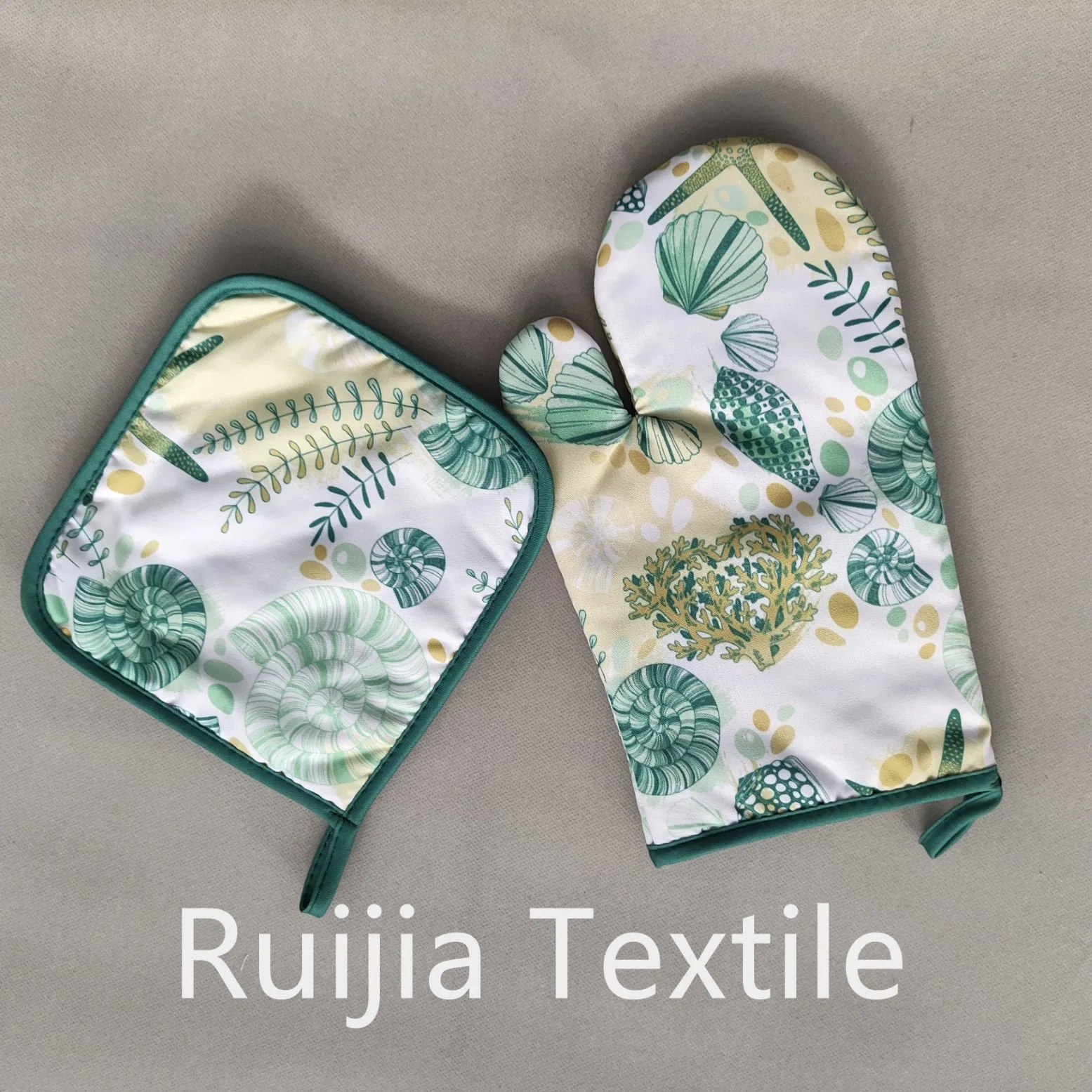 Printed Kitchen Polyester Oven Mitts &amp; Potholers Set China Factory