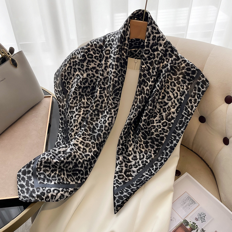 Wholesale Scarf in Printed Leopard Satin Silk Polyester 90x90 Custom Scarf 90x 90 Heauty Headwrap for Africa