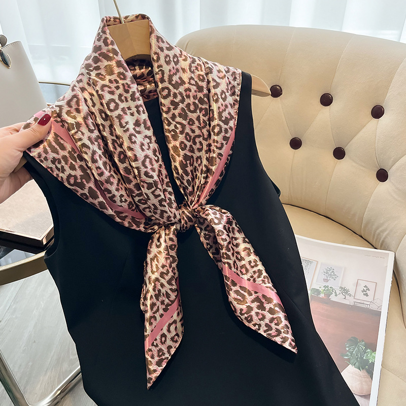 Wholesale Scarf in Printed Leopard Satin Silk Polyester 90x90 Custom Scarf 90x 90 Heauty Headwrap for Africa