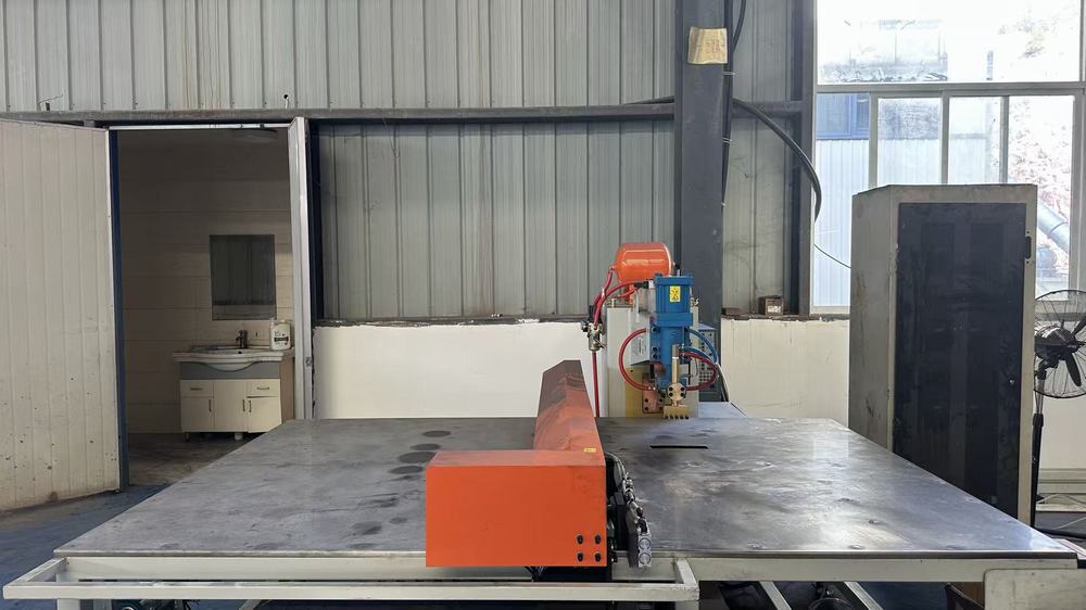 Automatic semi-automatic welding machine for high-quality storage frame production