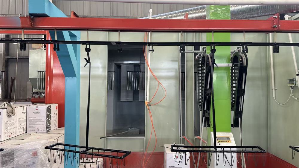 Spray painting process for home storage products ensuring durable finish