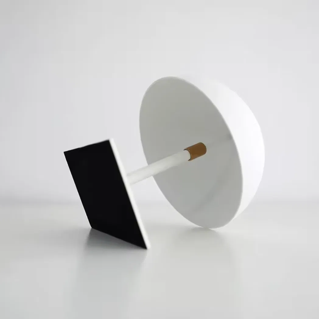 Factory Sale Adjustable Stainless Delicate Hat Display Rack Metal Display Props