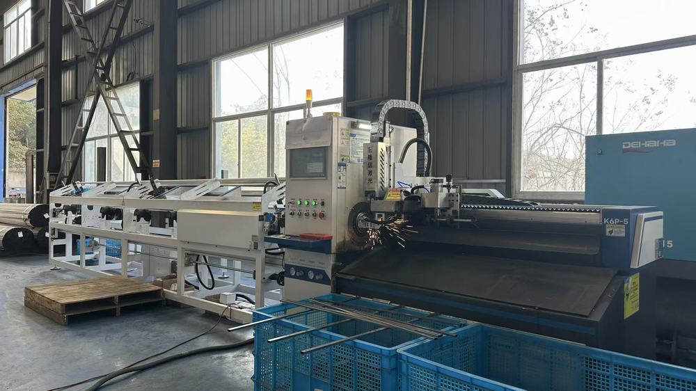 Laser pipe cutting machine for precision metal tube processing at URneat factory