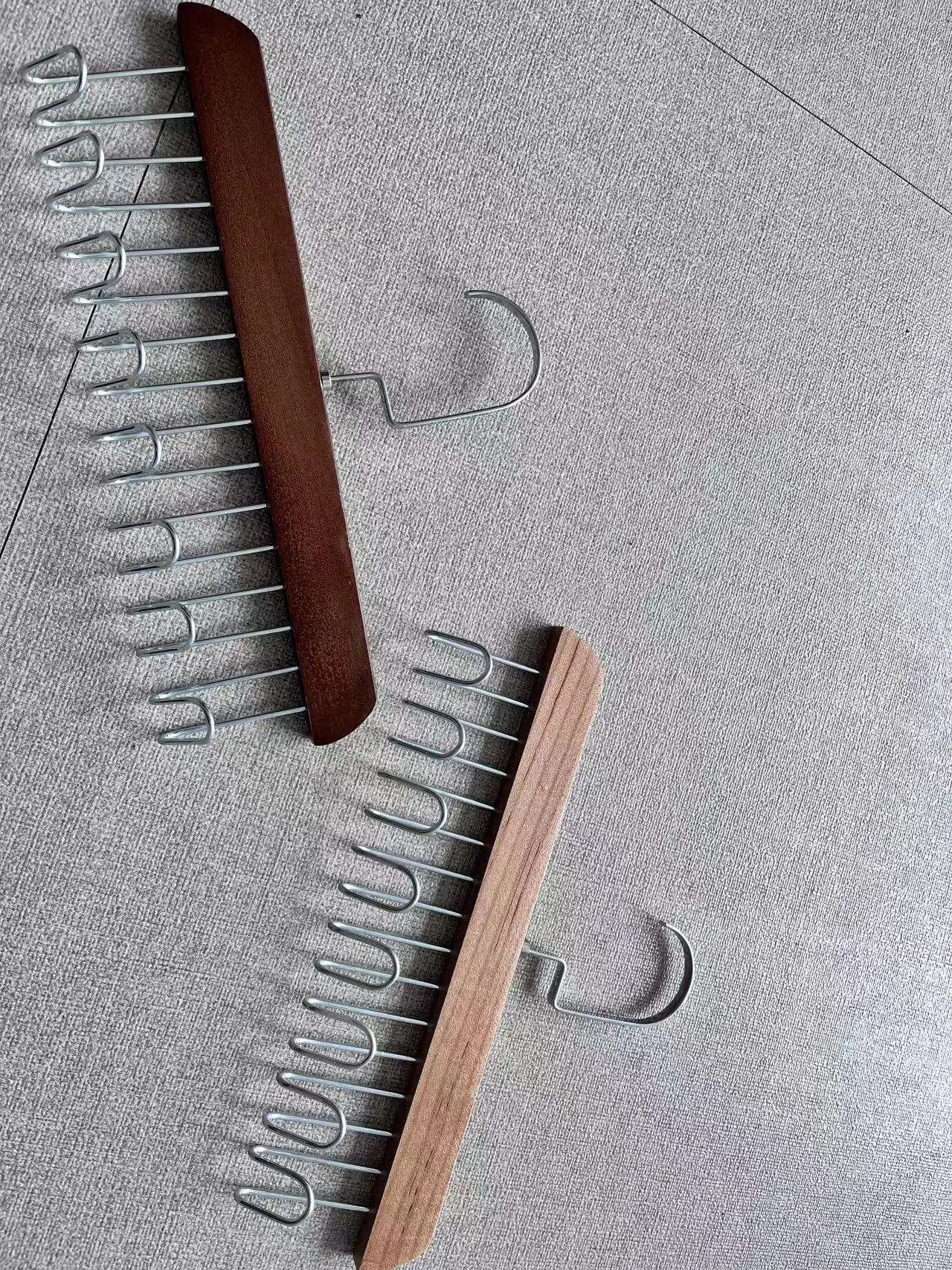 Space Saving Shiyong Heavy Duty Wooden Tie Hanger Belt Hanger with 8hooks