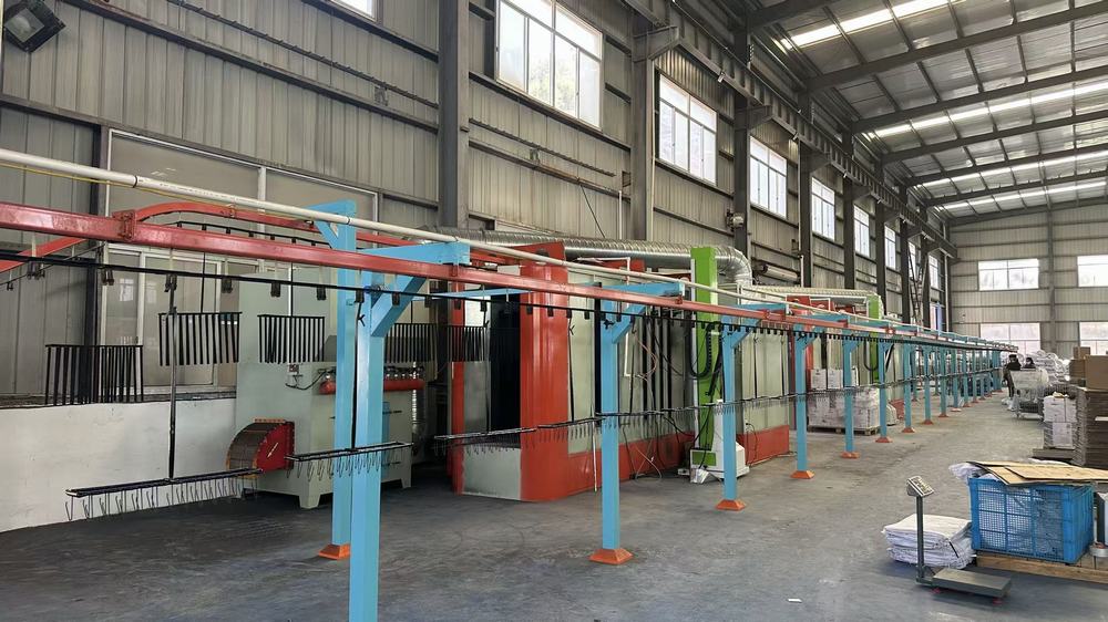 Spray-painted plastic production line for colorful home storage products