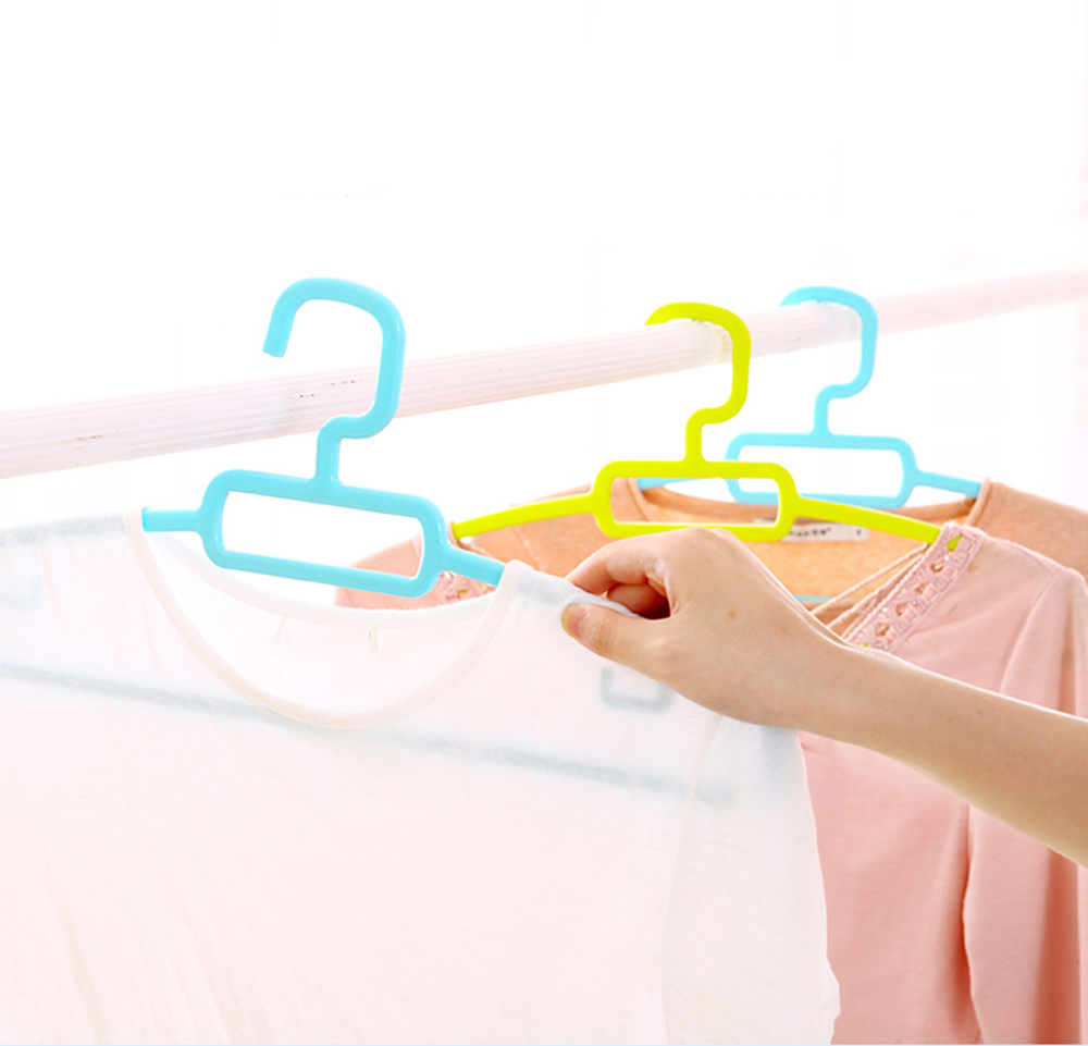 Unique Design Top Plastic Clothes Hangers in Grey/Pink/Green with Flat Hook and a Strong Load for Female/Male/Kid/Adult Straps/Shirt/Suit/Coat/Dresses/Tie/Belt