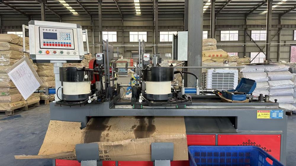 Automatic nut machine for fastening storage product frames efficiently