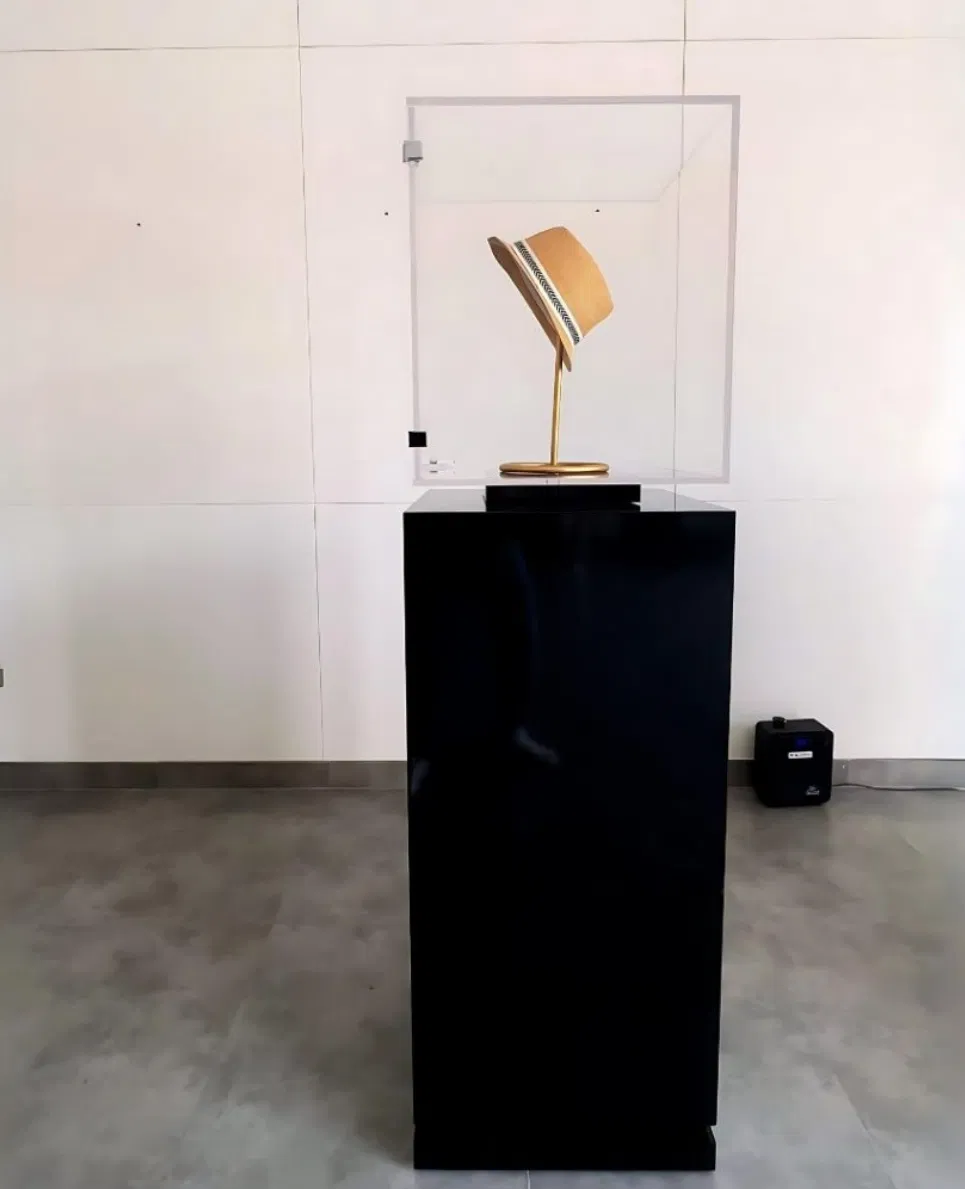 Customize Big Rotating Acrylic Hat Floor Display Racks for Store