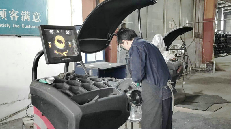 Dynamic balancing testing for safe truck wheel performance