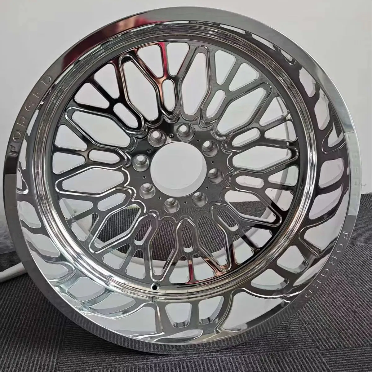 22X12 22X14 24X12 24X14 26X16 with Custom Floating Caps Forged 4X4 Offroad 8X170 8X180 8X6.5 6X5.5 Polished Truck Wheel