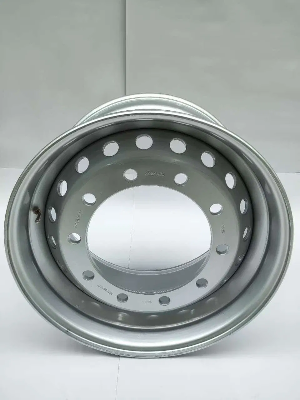 The Factory Produces Steel Rings, Wheel Hubs in Large Quantities, and Also Manufactures Truck-Specific Parts with Dimensions of 11.75*22.5.14.00*19.5