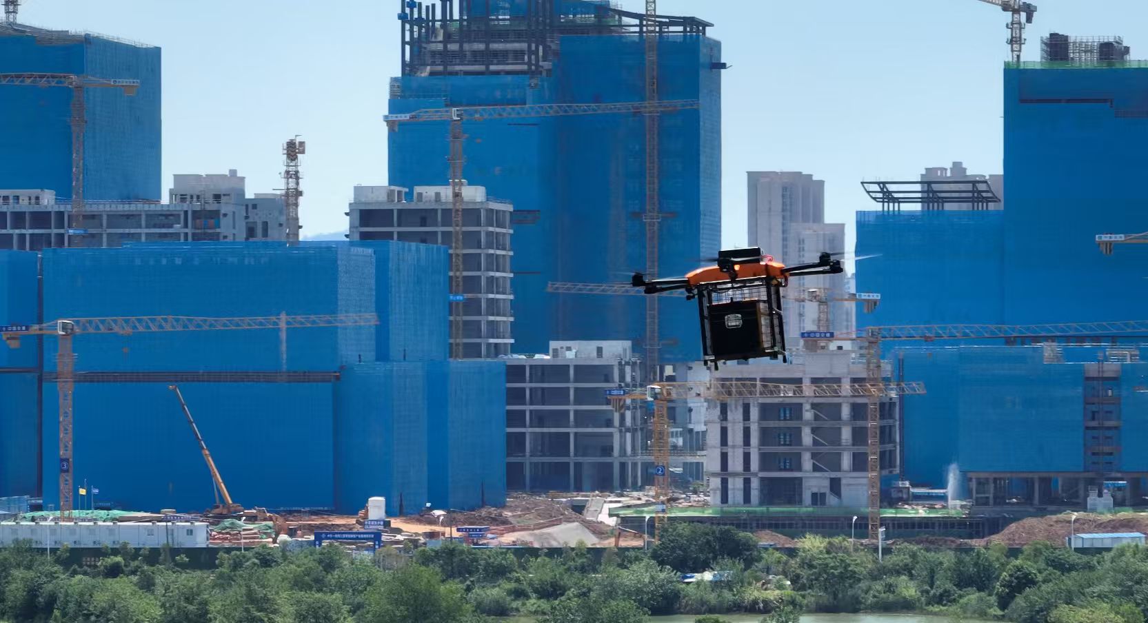 Autonomous Heavy Lift Cargo Navigation