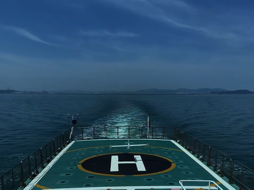 Takeoff and landing on moving platforms