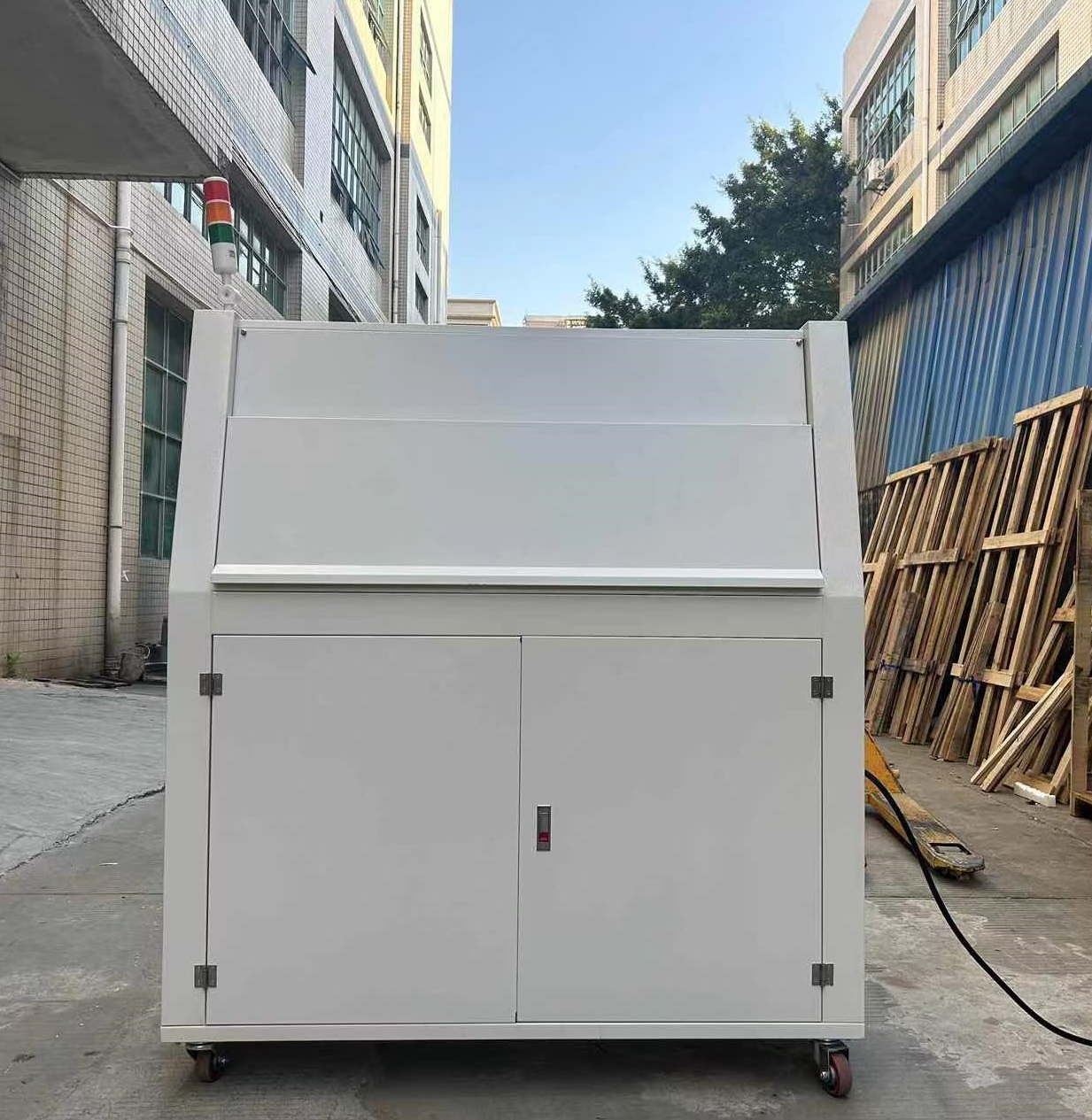 HZ-2008 Compact UV Weathering Tower | 0.1-1.5W/m&sup2; Adjustable Intensity | Real-Time UV Dose Monitoring | Textile Color Fastness