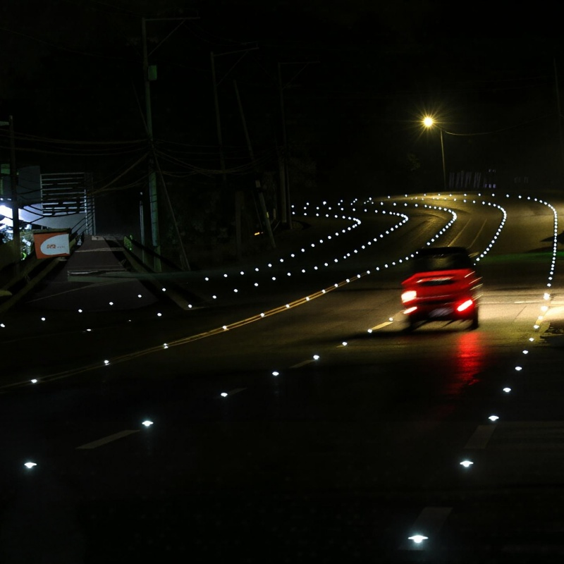 Solar Powered LED Road Stud Cat Eye Underground Traffic Safety Lighting