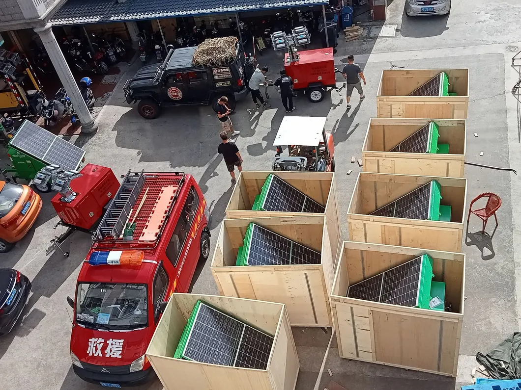 Solar-Powered LED Beacon Tower