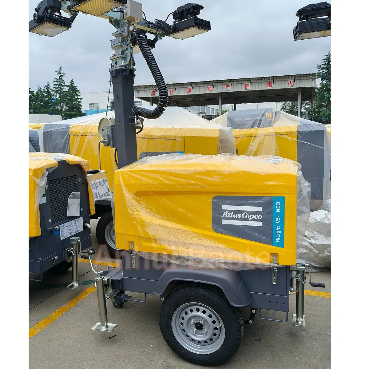 Atlas Hilight Ms4 Solar-Powered Lighting Truck