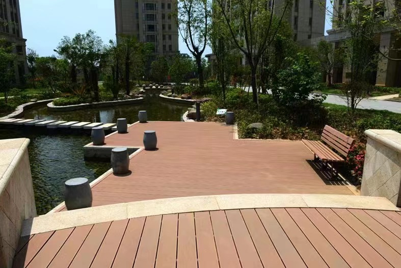 China New Style WPC Flooring Wood Plastic Composite Decking Elegant Look Like Wood