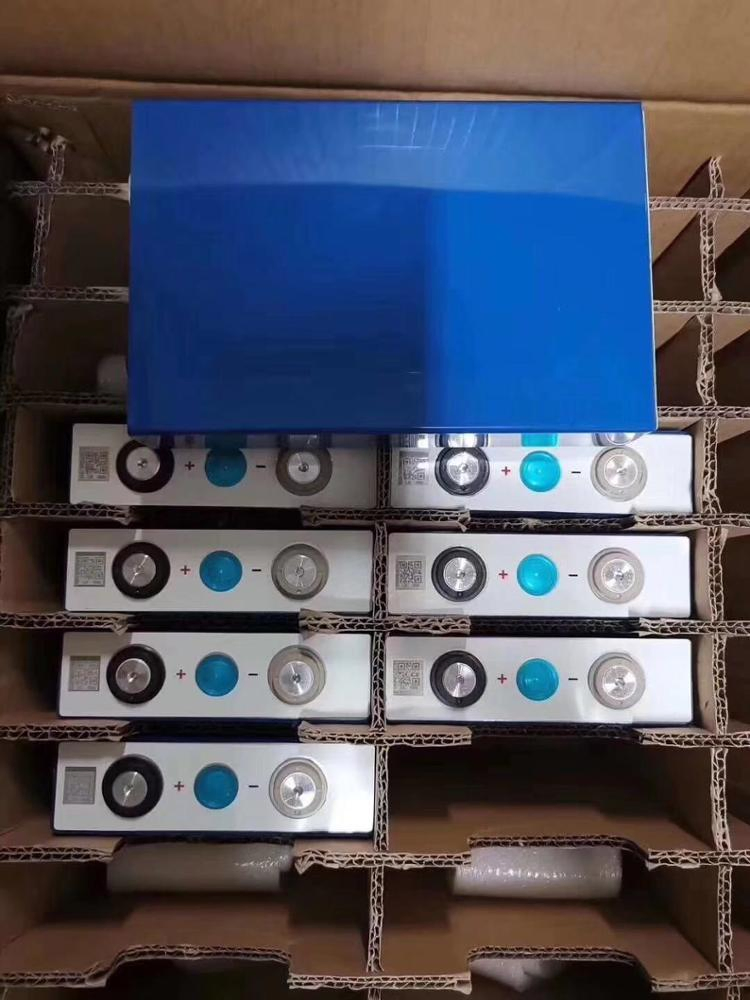 3.2V Lf100L LiFePO4 100ah Lithium Battery Cell