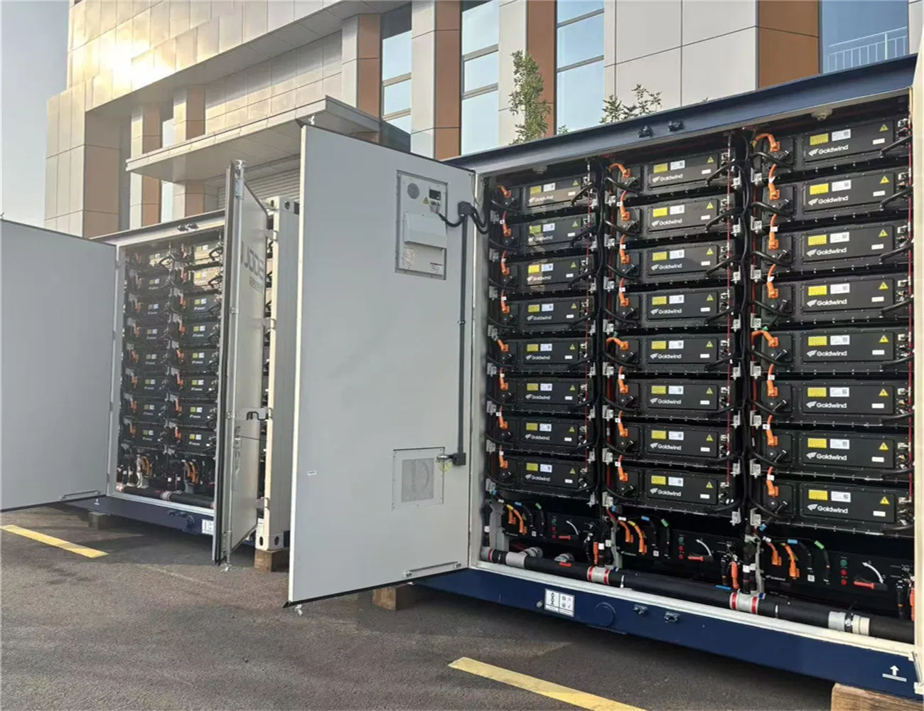 5015kwh Battery Management Power Bank System with Liquid Cooling System and High Voltage Box by Jingye New Energy