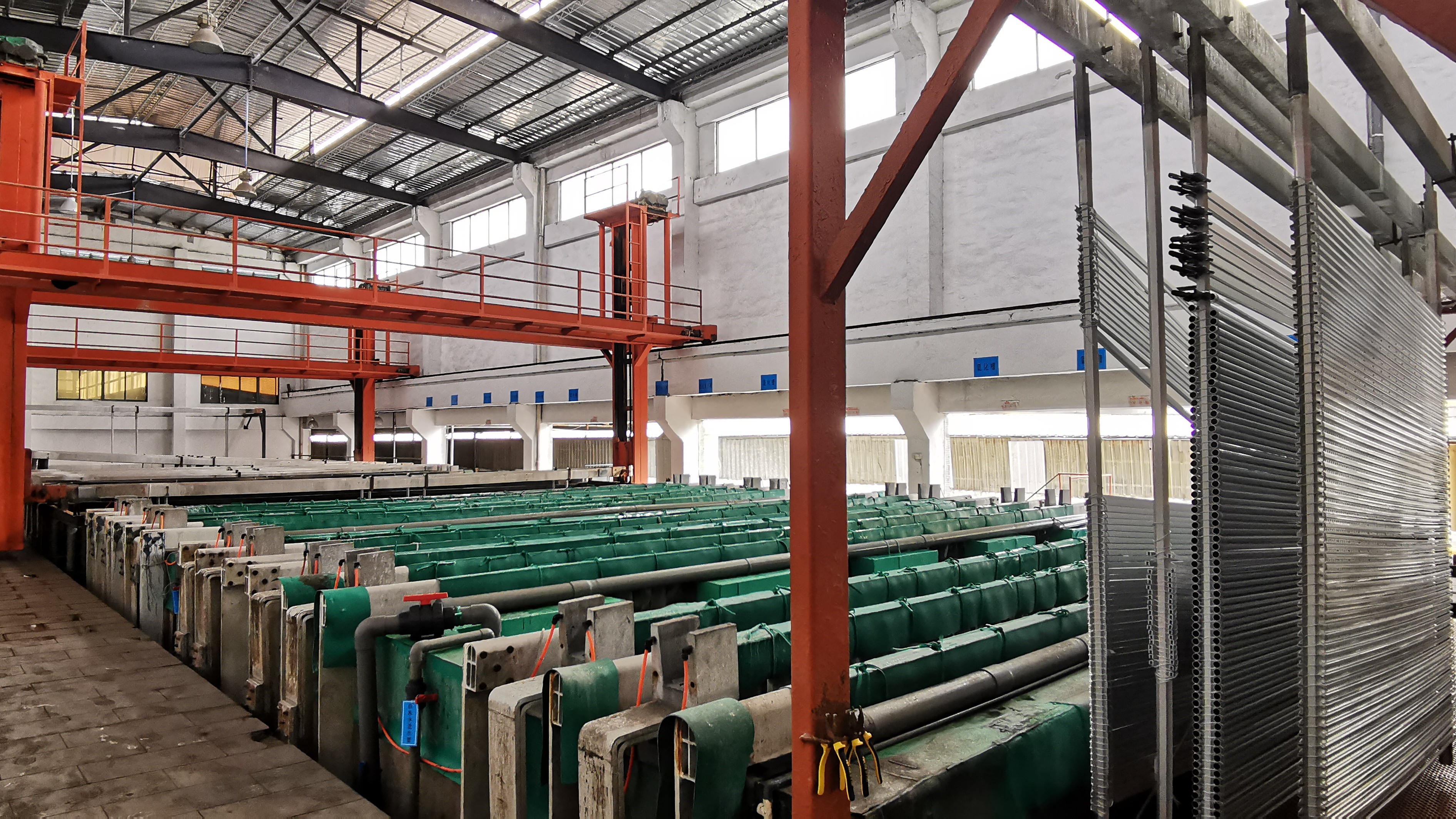 Aluminum surface treatment workshop