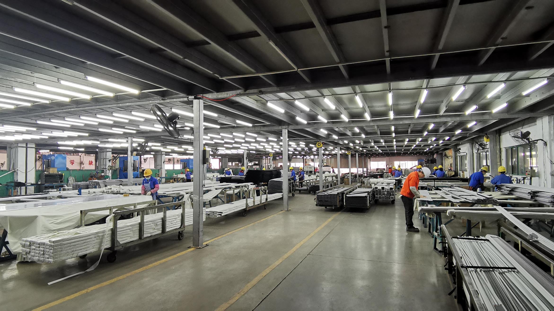 Aluminum packaging and processing workshop