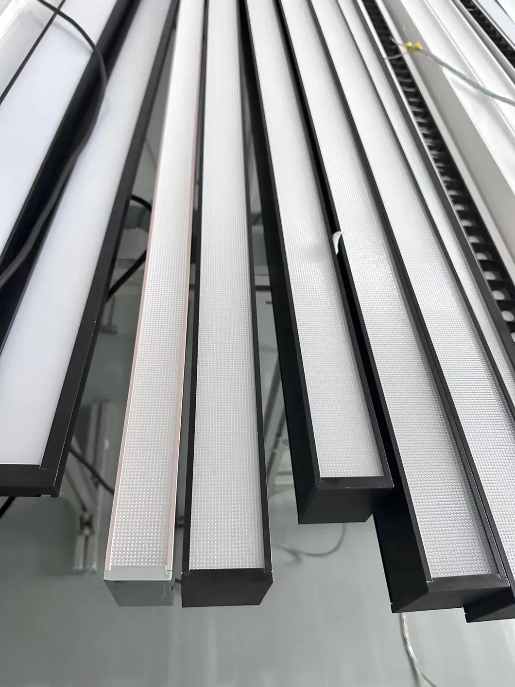 20W-80W LED Linear Pendant Light Modern Hanging Design for Home Office Warehouse Commercial Indoor Lighting