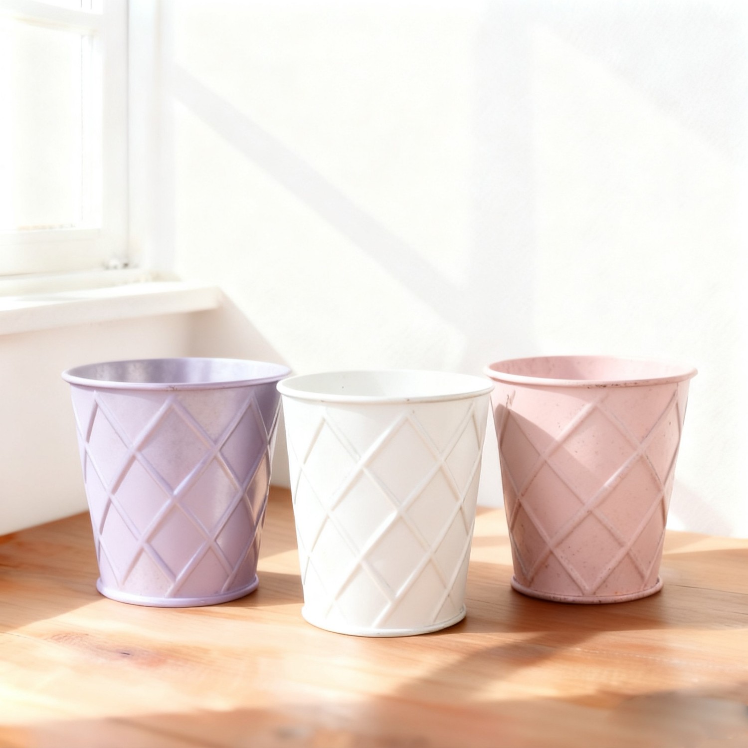 China Elegant Embossed Metal Flower Pots- for Modern Indoor Plant Decoration VDLK5564 Manufacturer, Factories