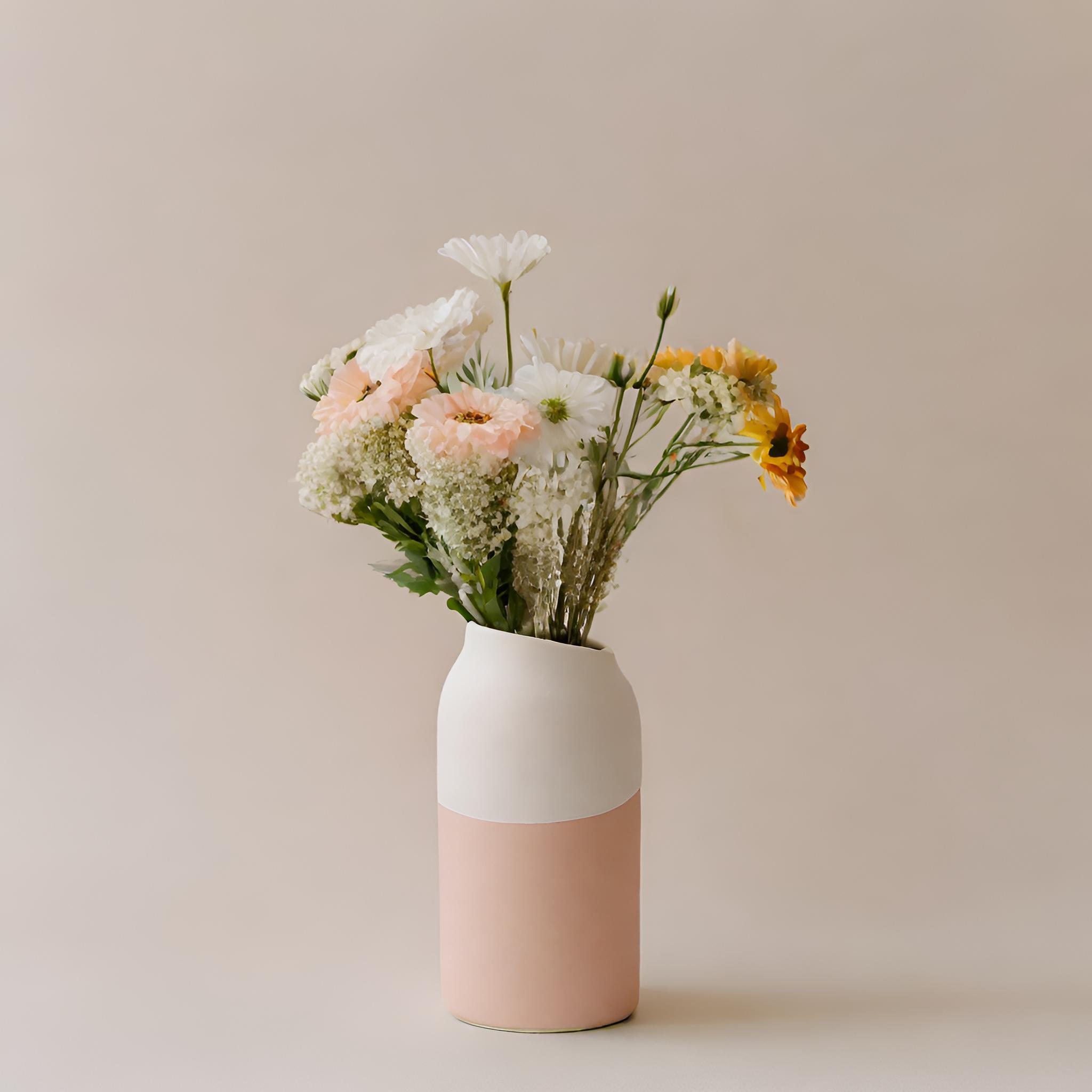China Matte Ceramic Vase with White and Terracotta Overlapping Colors – Elegant and Modern Design VDMK2403195 Manufacturers, Factories